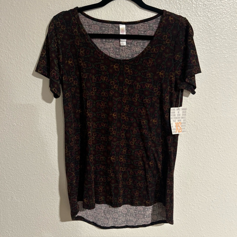 LuLaRoe NWT Women’s Classic T Size XS Hi/Lo Short Sleeve Gorgeous Print!